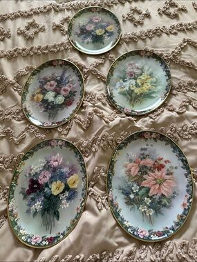 Bradford exchange Floral Decorative Wall Plates Set - Gold Trim, Multi-Color